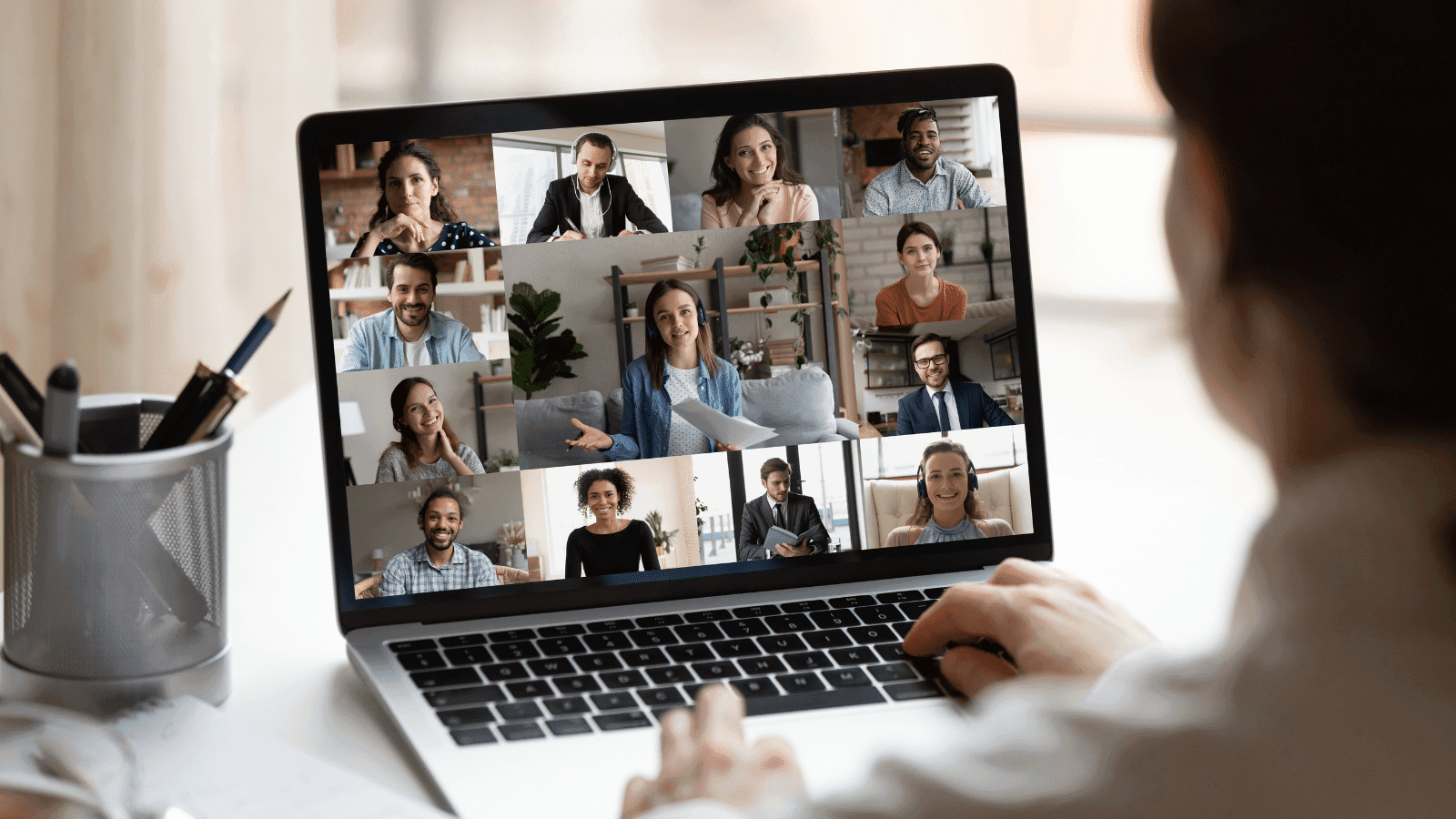 10 Tips to Run a Productive Virtual All-Hands Meeting