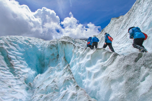 climbing everest